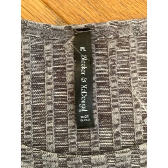 Bleeker & McDougal, women's embellished grey short sleeve blouse size PL - Picture 3 of 7